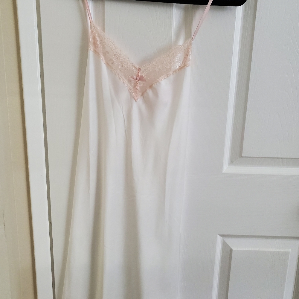 "Mrs." Bride Robe Set - Picture 11 of 16